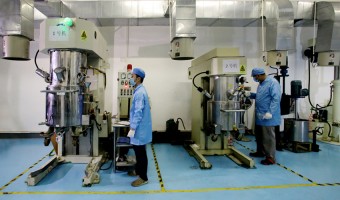 新闻中心-UV胶_UV胶水_丙烯酸树脂 - 江门市德鼎原新材料有限公司-推进UV胶水固化速度的关键步骤